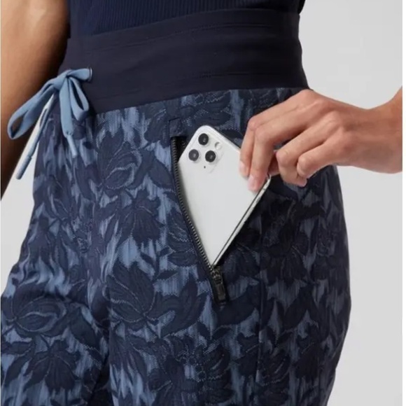 Athleta Trekkie North Printed Jogger Pants - Women's Plus Sz 22 Navy floral - Picture 3 of 12